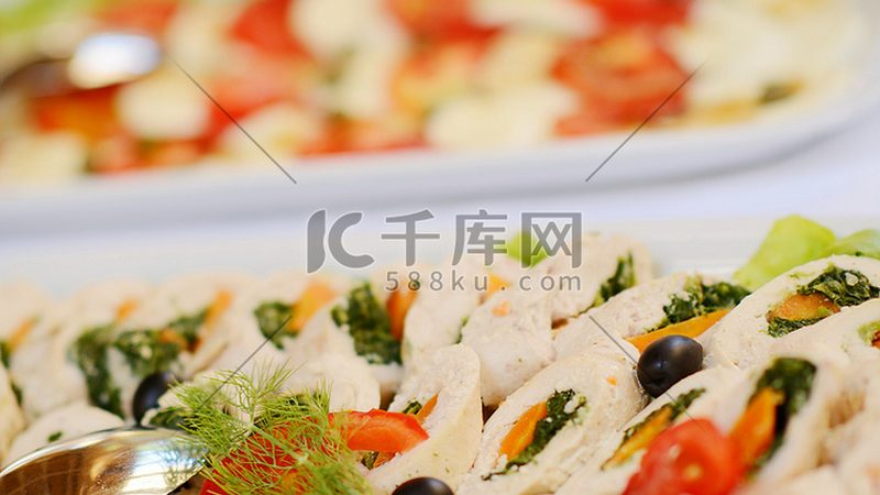 在选购火锅底料时，性价比是消费者关注的重点。以下三大指标可供参考：