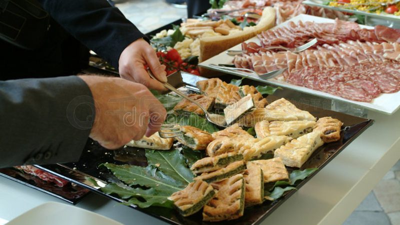 休闲食品礼盒定制：揭秘最小起订量的那些事